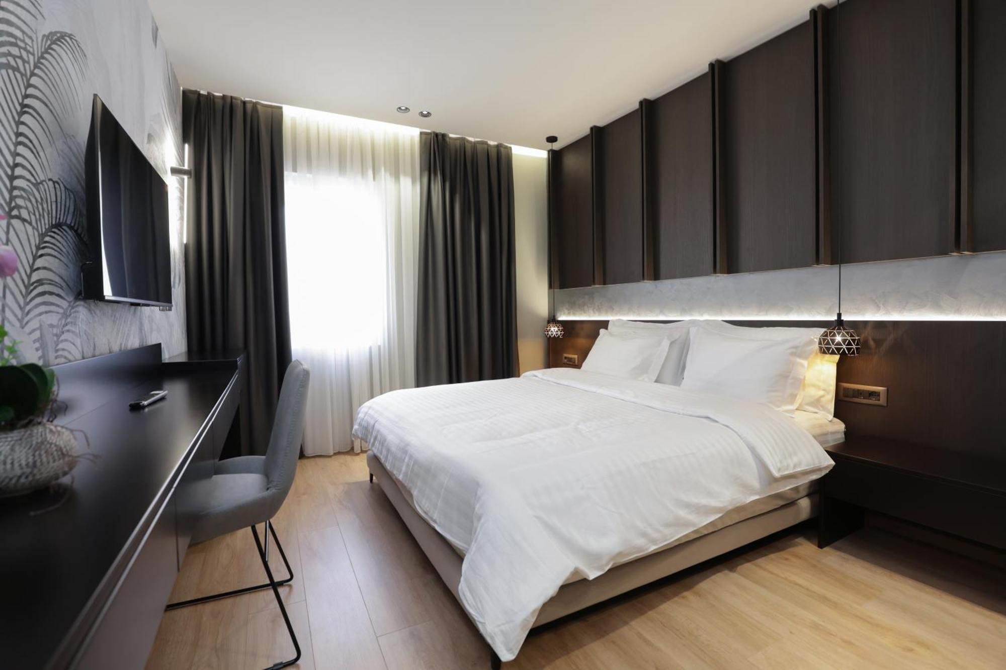 Gremmy Boutique Hotel Tirana Bagian luar foto