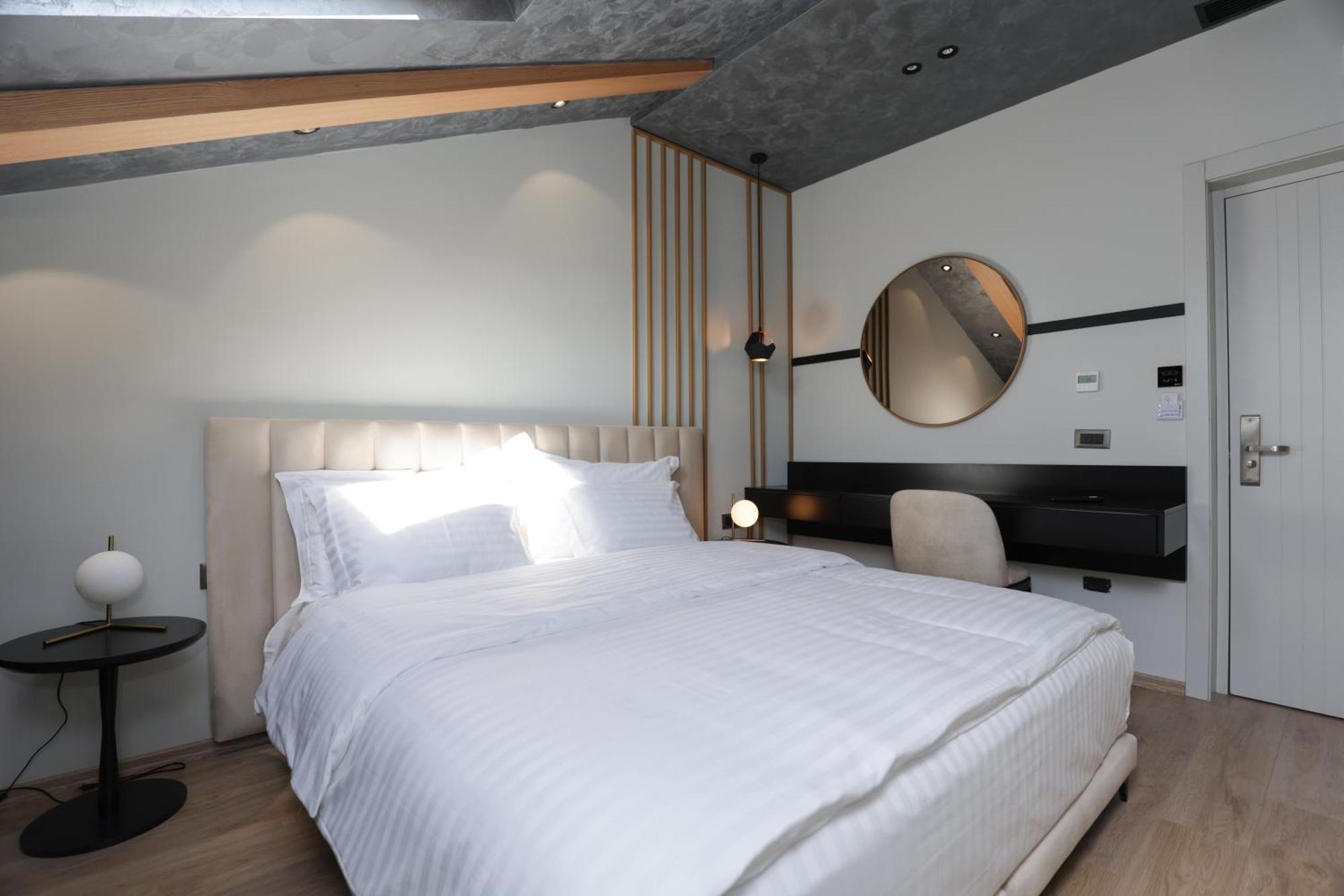 Gremmy Boutique Hotel Tirana Bagian luar foto