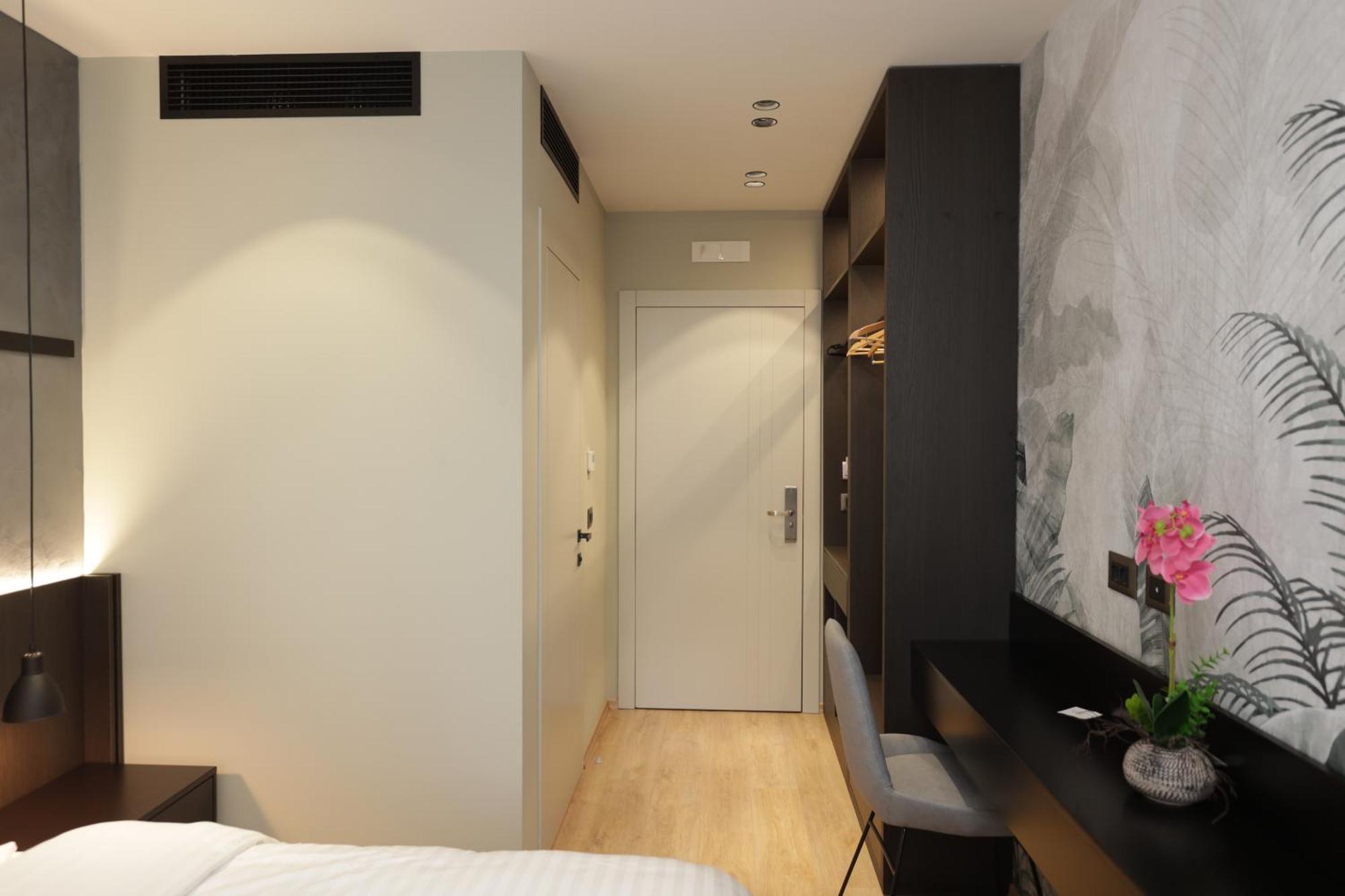 Gremmy Boutique Hotel Tirana Bagian luar foto
